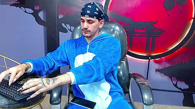 Dirty Kingg online show from 10.27.25