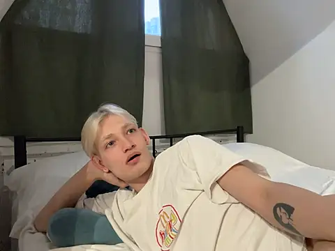 Julian wins online show from 02.12.25