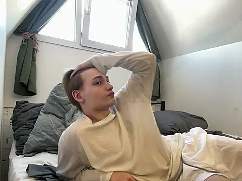 Julian wins online show from 02.25.25