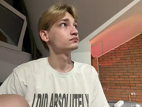 Julian wins online show from 03.19.25