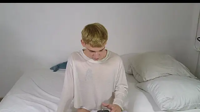 Julian wins online show from 02.06.26