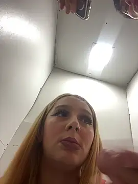 Snapshot of hotamanda01 chatting on 10.09.25 hotamanda01 online show from 10.09.25