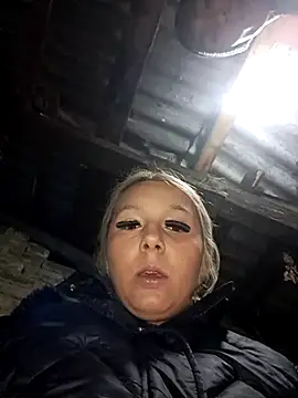 Snapshot of hotamanda01 chatting on 11.13.25 hotamanda01 online show from 11.13.25