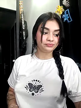 Snapshot of soy_valu chatting on 10.29.25 soy valu online show from 10.29.25