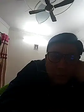 Snapshot of innocentboy1987 chatting on 03.04.25 innocentboy1987 online show from 03.04.25