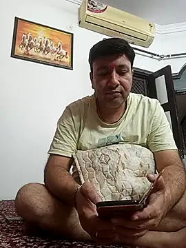 Snapshot of innocentboy1987 chatting on 09.23.25 innocentboy1987 online show from 09.23.25