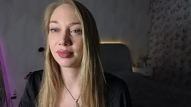 Snapshot of Engel_13 chatting on 10.09.25 Engel 13 online show from 10.09.25