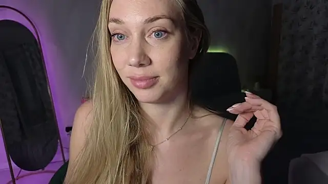 Snapshot of Engel_13 chatting on 11.03.25 Engel 13 online show from 11.03.25