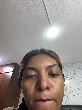 Snapshot of nicollesofia2 chatting on 05.17.26 nicollesofia2 online show from 05.17.26