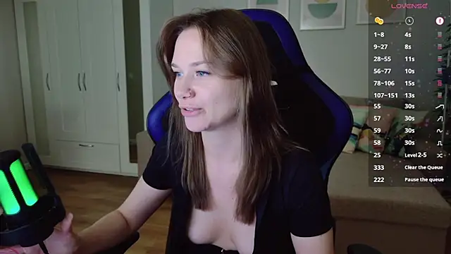 Snapshot of alexa_feels_ chatting on 07.10.26 alexa feels online show from 07.10.26