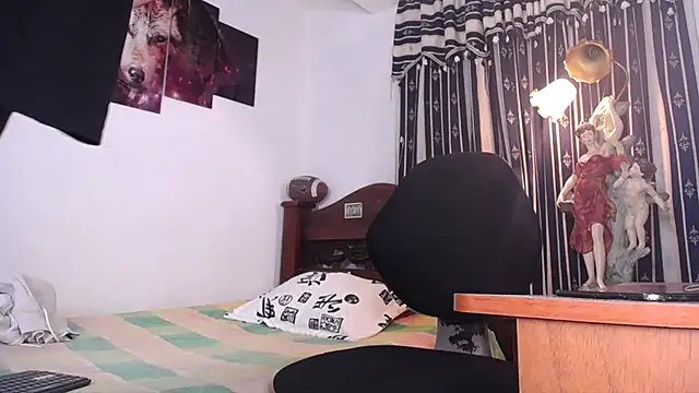 Snapshot of Bull_Xvi chatting on 10.05.25 Bull Xvi online show from 10.05.25