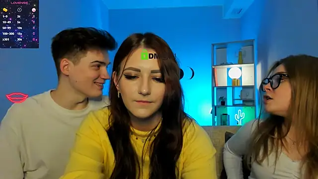 Snapshot of catherine_kitty chatting on 11.10.25 catherine kitty online show from 11.10.25