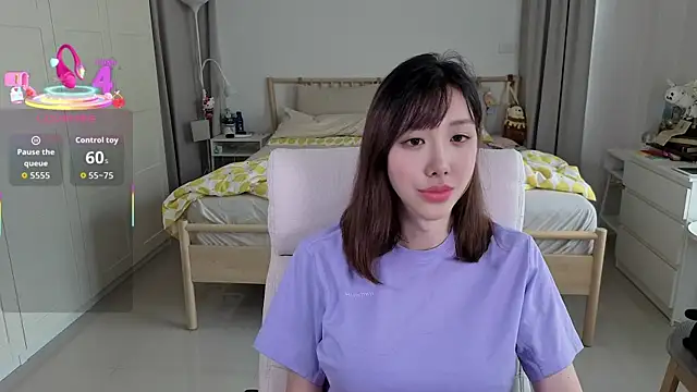 Snapshot of joycemilka chatting on 09.30.25 joycemilka online show from 09.30.25