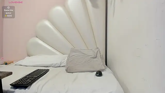 Olivia Stevens online show from 02.28.25