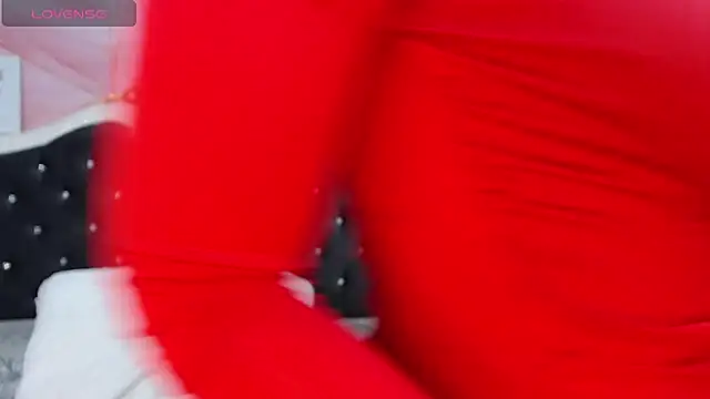 Snapshot of LindaBird chatting on 10.10.25 LindaBird online show from 10.10.25