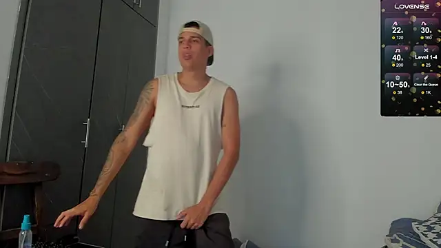 Snapshot of hugosan12 chatting on 03.11.25 hugosan12 online show from 03.11.25