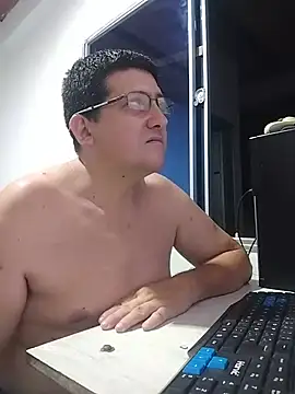 Snapshot of PECHO100 chatting on 07.26.26 PECHO100 online show from 07.26.26