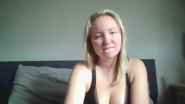Snapshot of sexiirose22 chatting on 03.23.26 sexiirose22 online show from 03.23.26