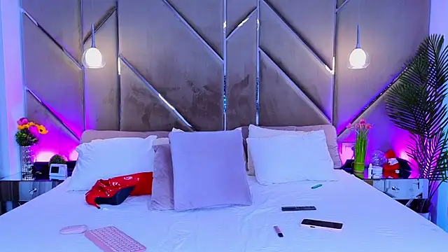 Snapshot of Lellie__ chatting on 10.01.25 Lellie online show from 10.01.25