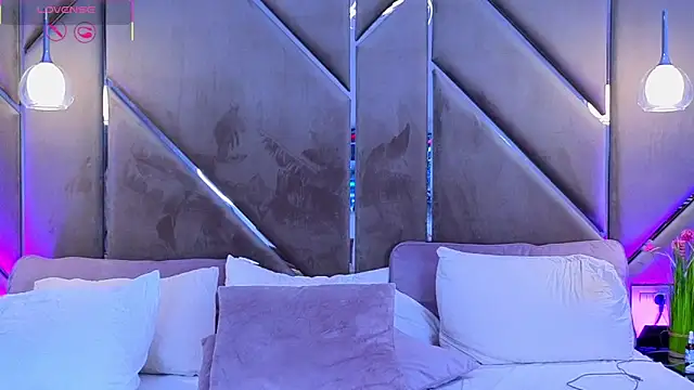 Snapshot of Lellie__ chatting on 10.03.25 Lellie online show from 10.03.25