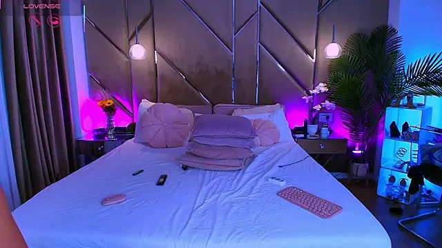 Lellie   online show from 02.25.26