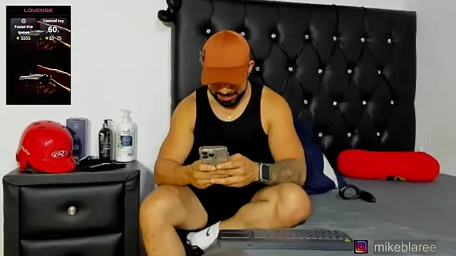 Snapshot of mikeblaree chatting on 06.10.26 mikeblaree online show from 06.10.26