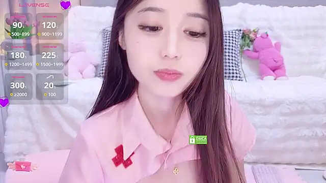 Snapshot of AsiaElf chatting on 11.18.25 AsiaElf online show from 11.18.25