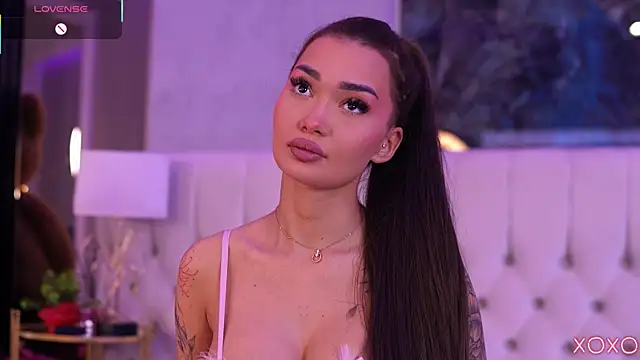 Snapshot of SashaFerrera chatting on 09.30.25 SashaFerrera online show from 09.30.25