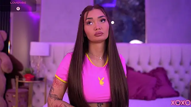 Snapshot of SashaFerrera chatting on 10.02.25 SashaFerrera online show from 10.02.25