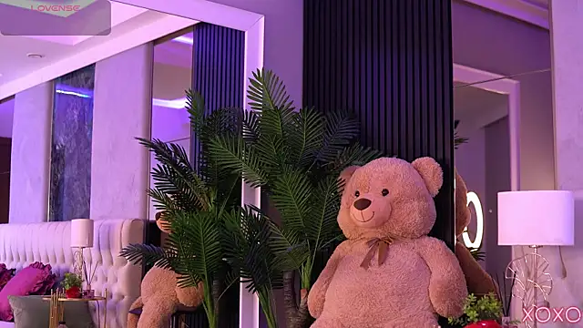 Snapshot of SashaFerrera chatting on 10.23.25 SashaFerrera online show from 10.23.25