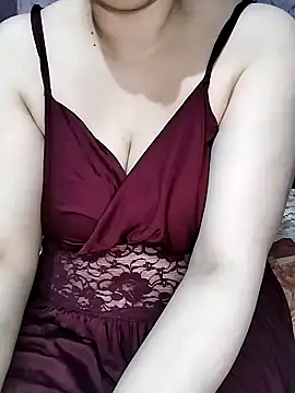 Snapshot of elnotella chatting on 02.10.25 elnotella online show from 02.10.25