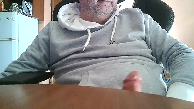 Snapshot of lanata chatting on 02.21.25 lanata online show from 02.21.25