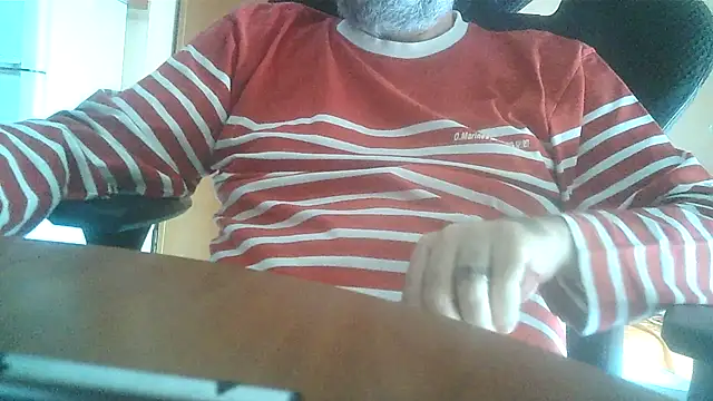 Snapshot of lanata chatting on 10.26.25 lanata online show from 10.26.25