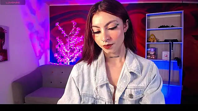 Snapshot of katellyrose chatting on 02.25.25 katellyrose online show from 02.25.25