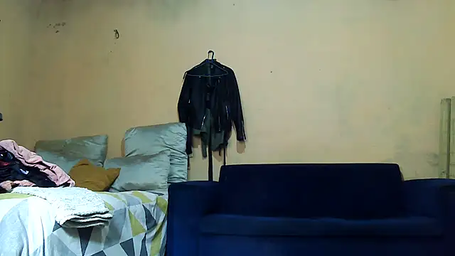 Snapshot of 01applebottom chatting on 10.21.25 01applebottom online show from 10.21.25