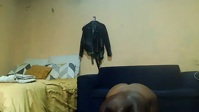 Snapshot of 01applebottom chatting on 10.27.25 01applebottom online show from 10.27.25