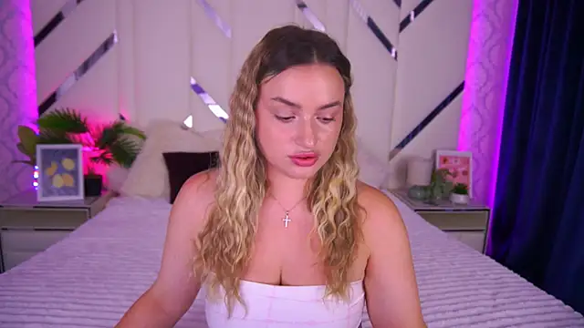 LindsieGreyy online show from 09.22.25