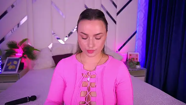 LindsieGreyy online show from 10.11.25