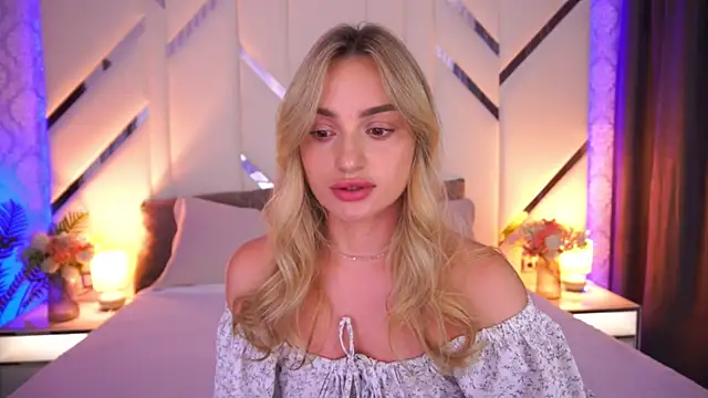 LindsieGreyy online show from 07.09.26