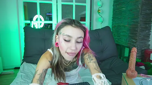 Snapshot of miss___angel chatting on 05.28.26 miss angel online show from 05.28.26