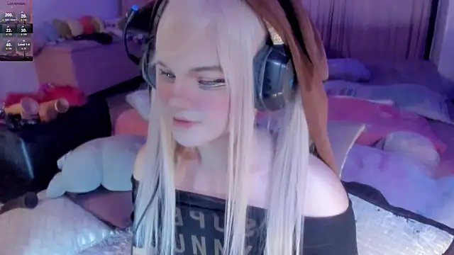 Snapshot of Angelica_Reborn chatting on 10.04.25 Angelica Reborn online show from 10.04.25