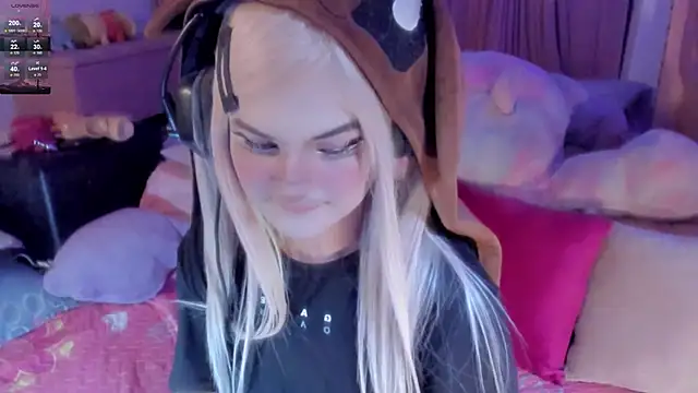 Snapshot of Angelica_Reborn chatting on 10.24.25 Angelica Reborn online show from 10.24.25