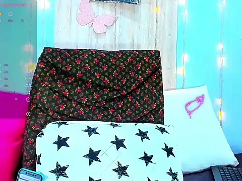 Snapshot of corynatayler chatting on 12.14.24 corynatayler online show from 12.14.24