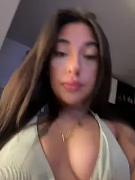 Snapshot of KarolVega- chatting on 02.22.25 KarolVega- online show from 02.22.25