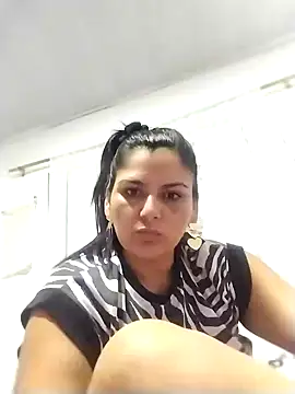 Snapshot of Issaquens chatting on 02.11.25 Issaquens online show from 02.11.25