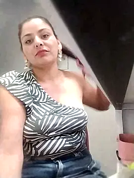 Snapshot of Issaquens chatting on 02.16.25 Issaquens online show from 02.16.25