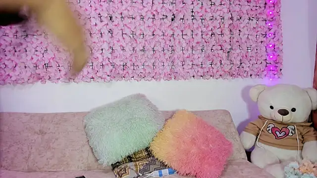 Lynda Bonnie online show from 11.03.25