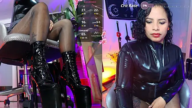 Snapshot of saralovens chatting on 02.26.26 saralovens online show from 02.26.26