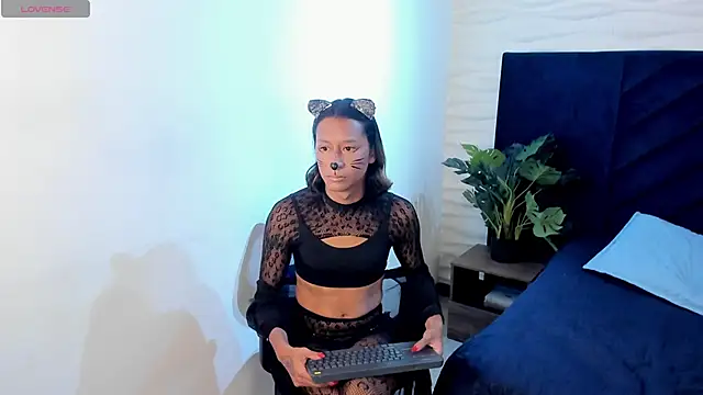 Georgina Palacios  online show from 10.29.25