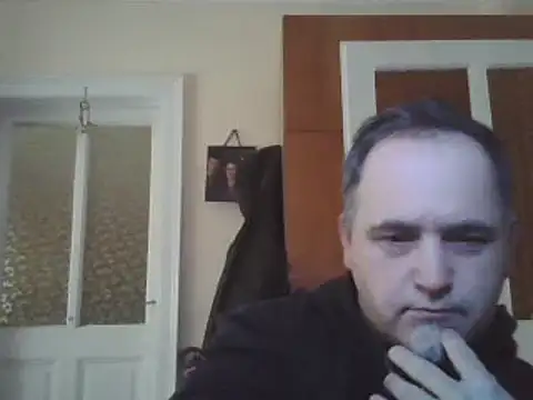 Snapshot of Szolga10 chatting on 02.08.25 Szolga10 online show from 02.08.25